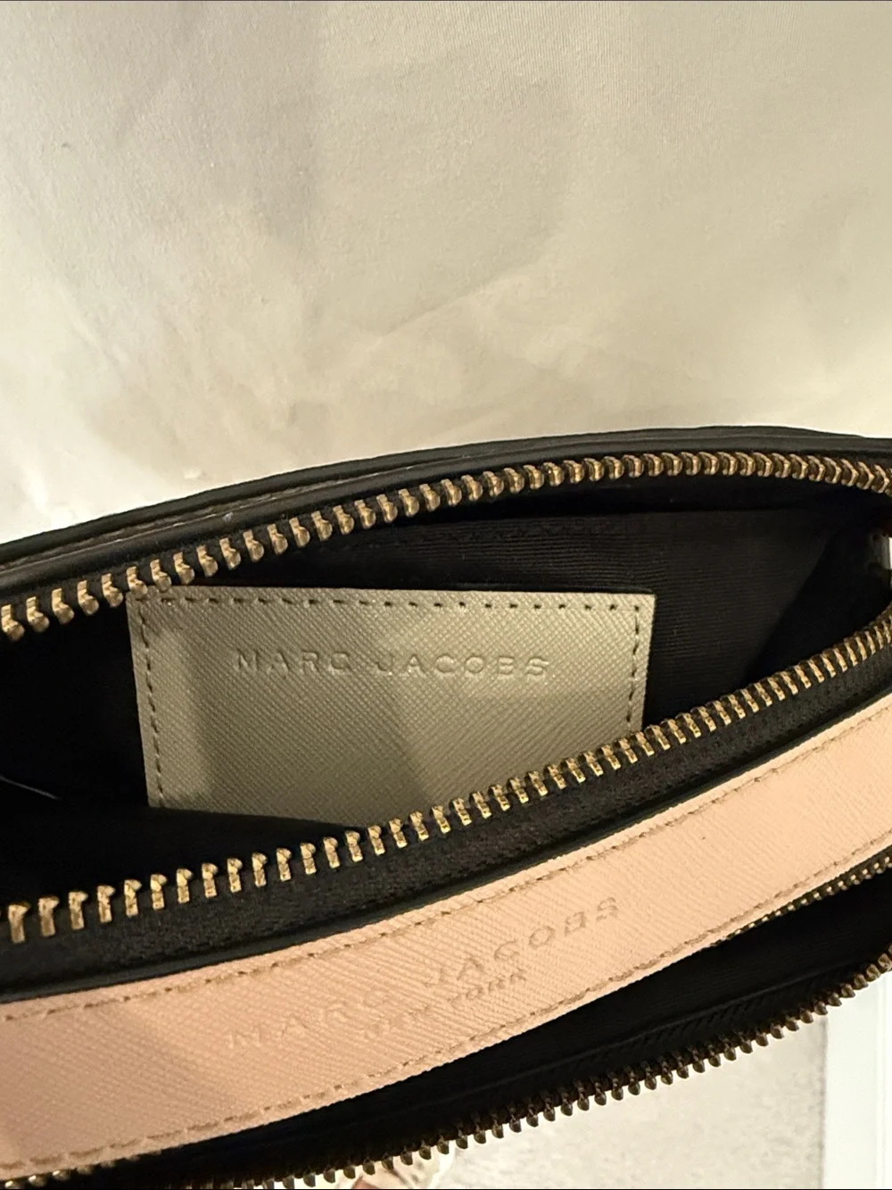 Marc Jacobs 100 authentic Snapshot Purse